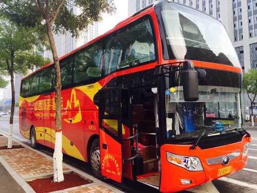 在深圳租大巴去公司团建,国有包车和民营包车选哪个好呢？