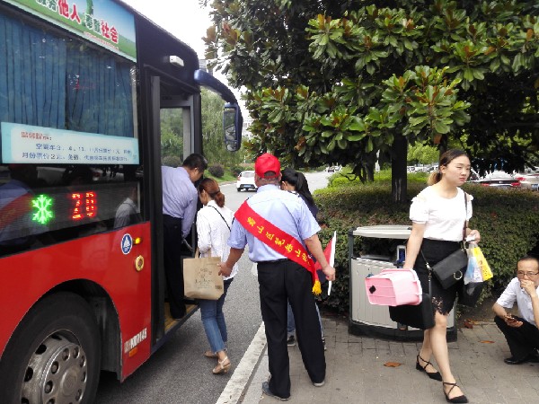 鸿鸣深圳大巴租车,带你乘风破浪