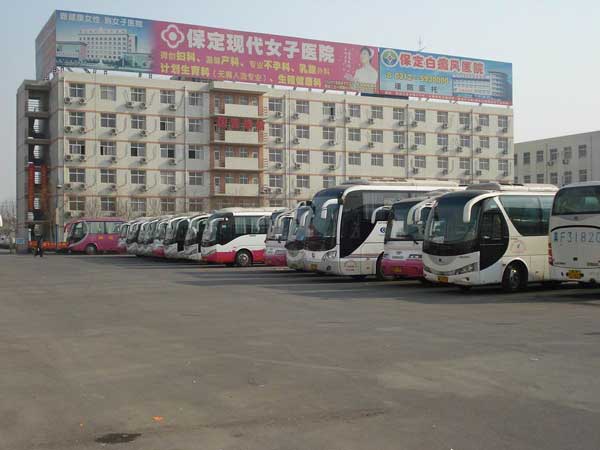 深圳通勤车租赁助力企业提升员工工作效率