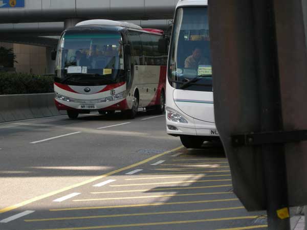 深圳巴士租车:鸿鸣巴士让出行更安全!