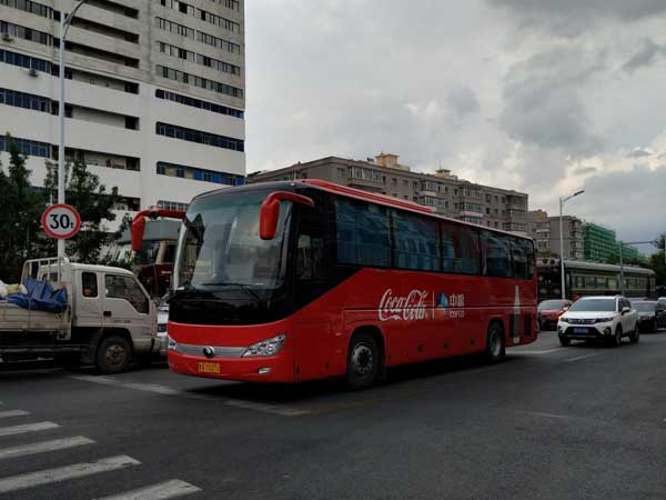 巴士租车:北京初雪、深圳入秋