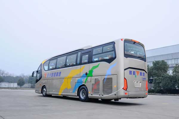 深圳巴士租车:新年新征途,鸿鸣巴士租车带你一起向更好出发