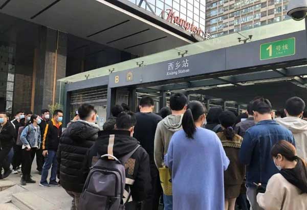 深圳地铁1号线大量乘客滞留,鸿鸣巴士班车系统紧急应变