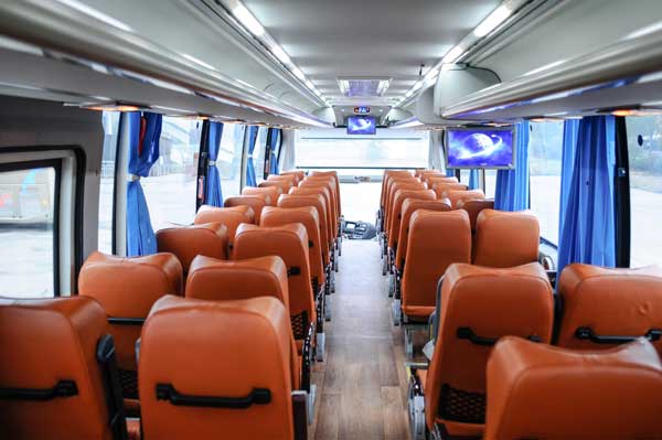 减轻企业资金压力，缓解公司通勤问题（广州公司班车租赁